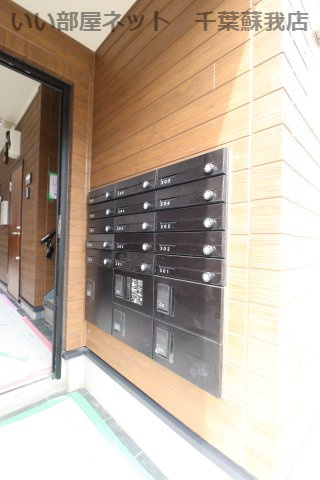 HFR蘇我 B棟の玄関|宅配ボックスがあると、自分の時間を有効活用できますね！