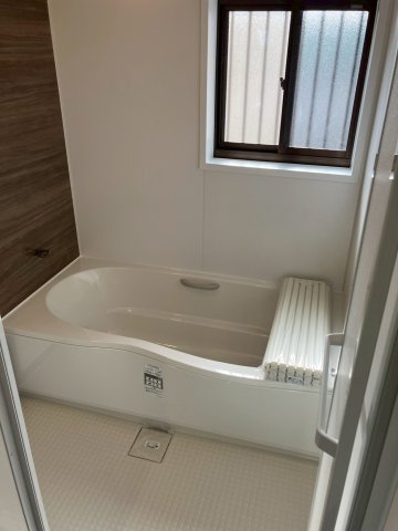 宇多津町津の郷　LDK19.3帖のリフォーム戸建の浴室|ゆったりひろびろとしたユニットバスです。