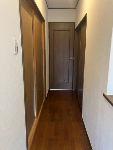 宇多津町津の郷　LDK19.3帖のリフォーム戸建の内装|２階廊下です。各お部屋につながっています。