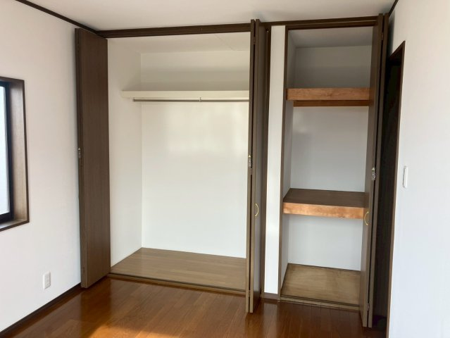 宇多津町津の郷　LDK19.3帖のリフォーム戸建の収納|２階洋室のクローゼットの収納スペースです。