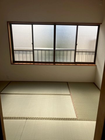 宇多津町津の郷　LDK19.3帖のリフォーム戸建の和室|２階の和室は内装・畳をきれいに仕上げています。