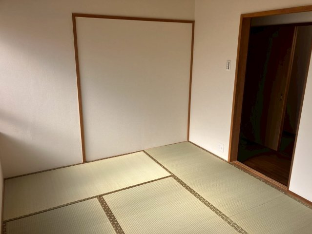 宇多津町津の郷　LDK19.3帖のリフォーム戸建の和室