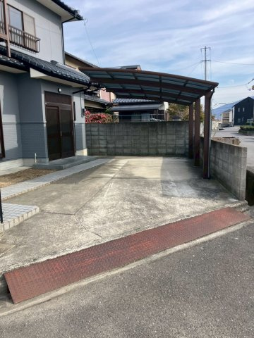 宇多津町津の郷　LDK19.3帖のリフォーム戸建の駐車場|駐車スペース２台確保しています。
