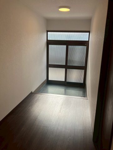 宇多津町津の郷　LDK19.3帖のリフォーム戸建の玄関
