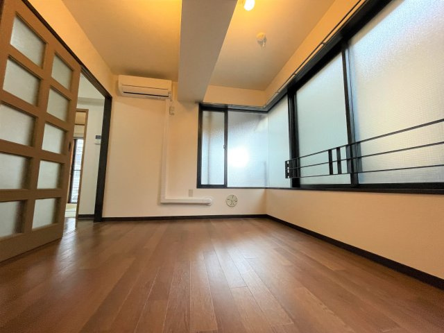 インシャラー根津の洋室