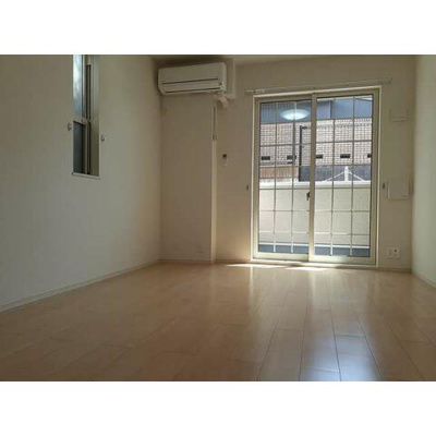 【居間・リビング】 | シャテーニュ・テラス | 広々7帖の洋室♪