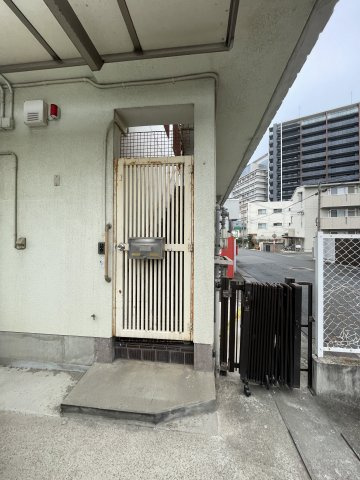 和歌山市吹上2丁目・店付住宅・54721の玄関
