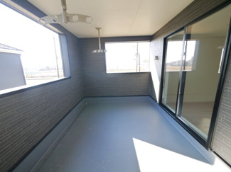 【バルコニー】 | 東金市台方第9  新築戸建 3号棟 | 令和7年12月築 オール電化 4LDK  リビング約16.2帖 東金市立城西小学校徒歩約8分 上下水