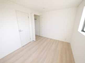 【洋室】 | 東金市台方第9  新築戸建 3号棟 | 令和7年12月築 オール電化 4LDK  リビング約16.2帖 東金市立城西小学校徒歩約8分 上下水