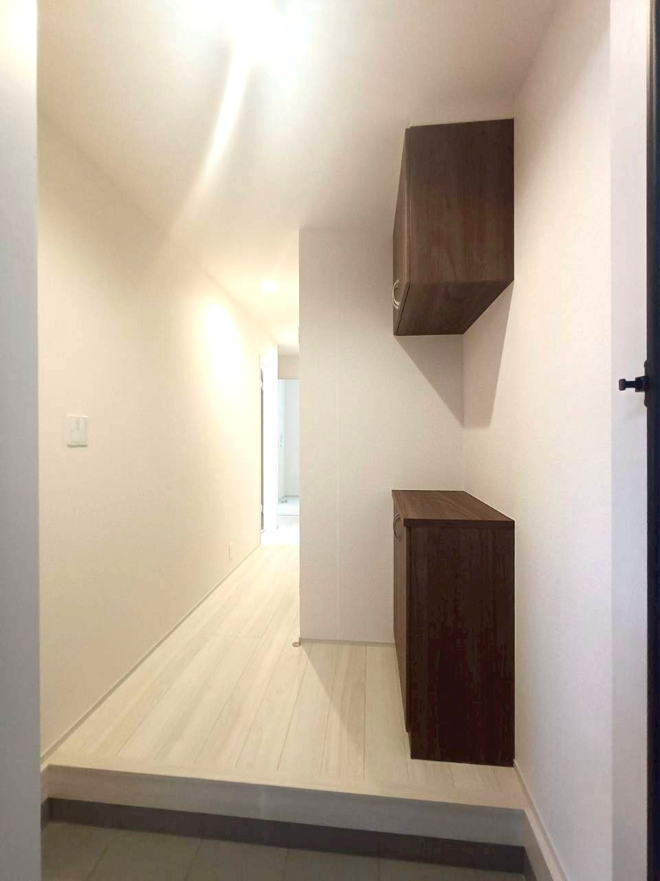 八潮市　大瀬　新築戸建　全1棟の玄関|明るい玄関です