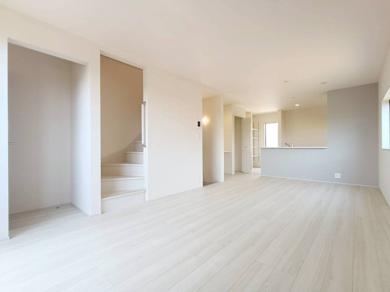 八潮市　大瀬　新築戸建　全1棟の居間・リビング|使いやすい居間です