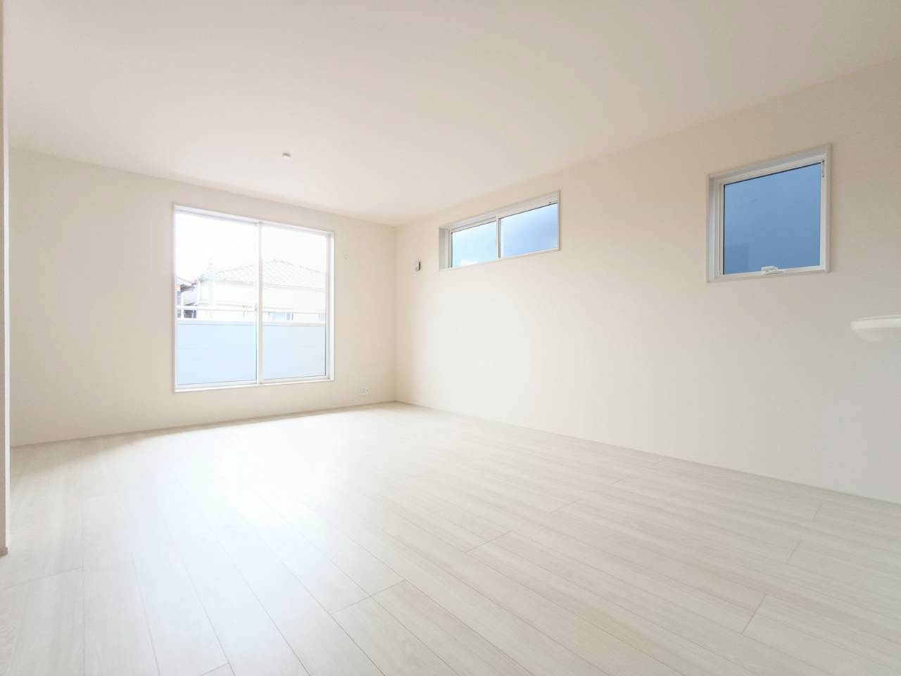 八潮市　大瀬　新築戸建　全1棟の居間・リビング|施工例です