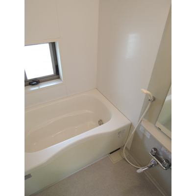 【浴室】 | コルティーレ羽沢 | 窓付きで換気も楽々♪