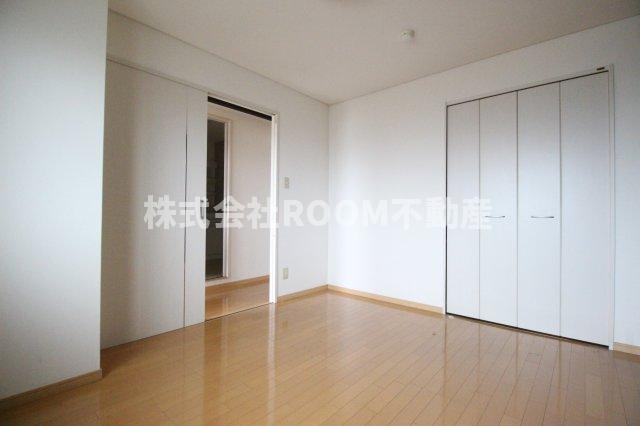 ライトプレイスの寝室|ゆとりの広さです