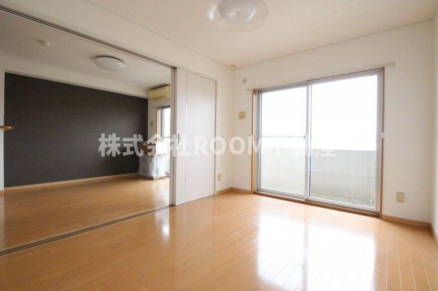 ライトプレイスの洋室|明るい洋室です