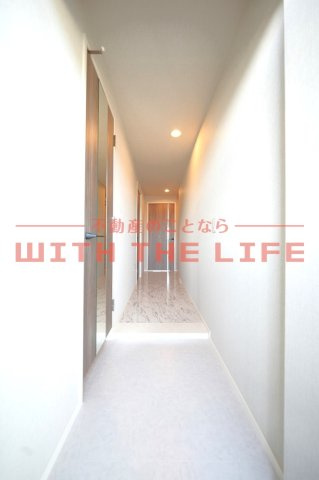 アインス鳥飼【キャッシュバック対象物件】の玄関|明るい玄関です