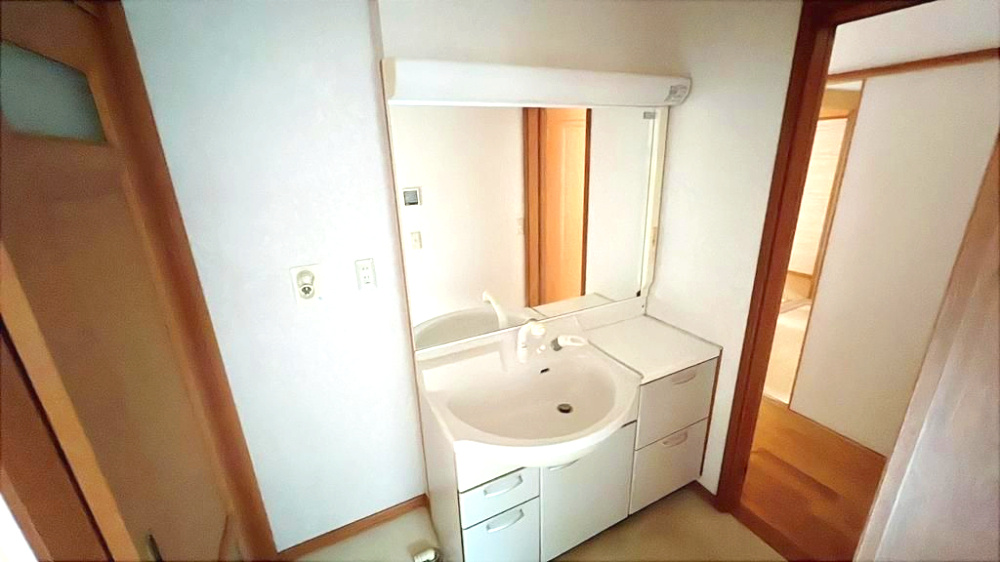 あきる野市小中野の中古一戸建の独立洗面台