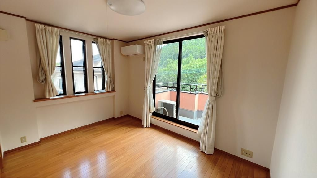 あきる野市小中野の中古一戸建の洋室