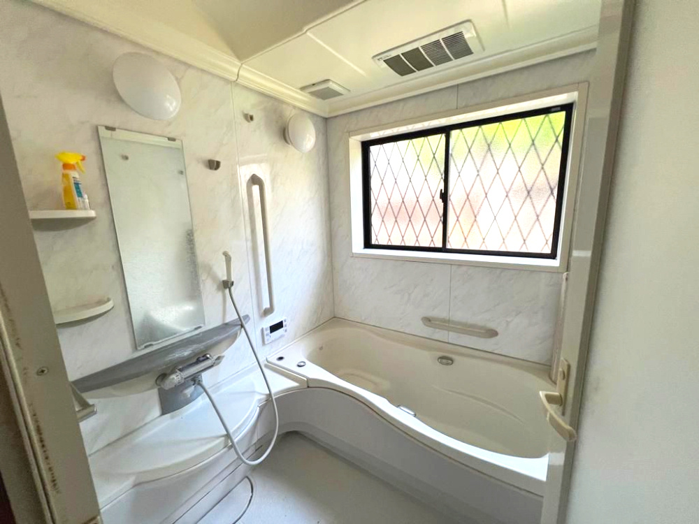 あきる野市小中野の中古一戸建の浴室