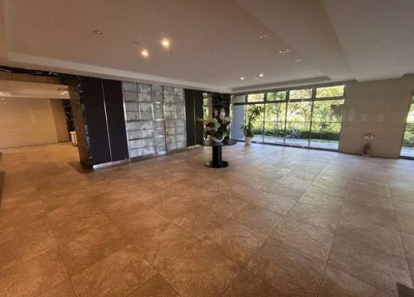 オーヴィジョン照葉アクアテラスのエントランス