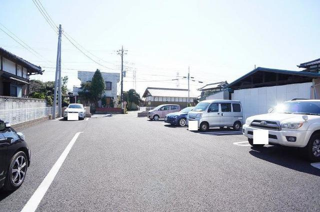 アルエットの駐車場