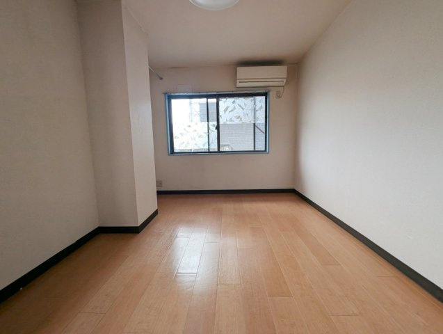 ベルシャトウ西浦和の居間・リビング