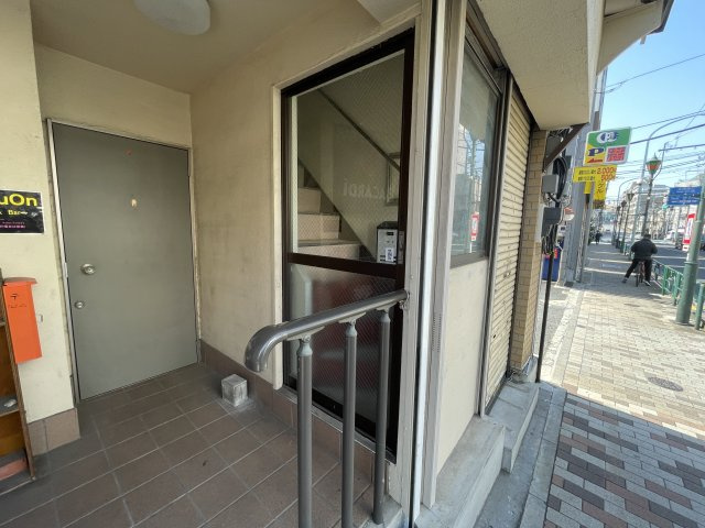 中嶋ビルのエントランス