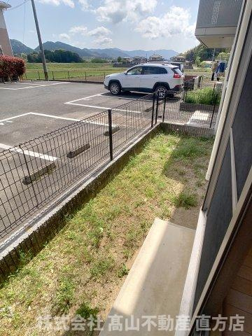 ベニコー A棟の庭