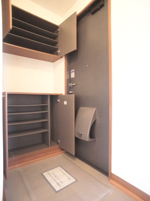 【玄関】 | アマービリスＣ | たくさん収納できるシューズボックスがあります♪