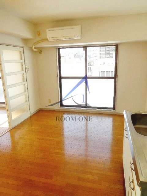 第七小崎ビルの居間・リビング|洋室のお部屋です。