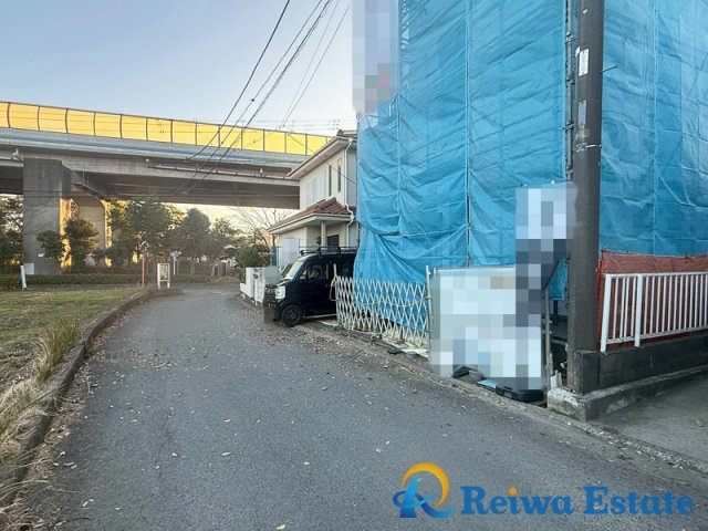 新築戸建　茅ヶ崎赤羽根の前面道路含む現地写真