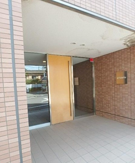 杉並区高円寺南３丁目の賃貸マンションのエントランス