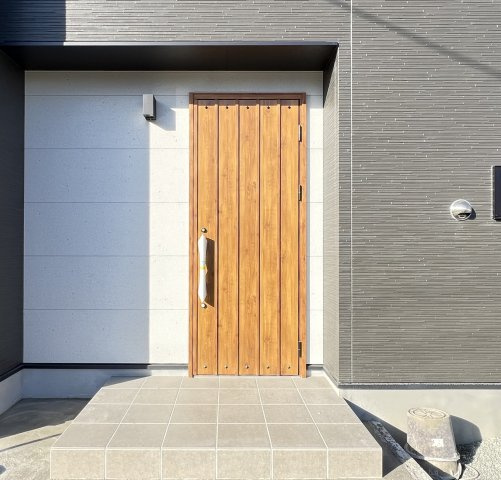 大和高田市大字西坊城全３区画　１号地の玄関|明るく開放的な内玄関