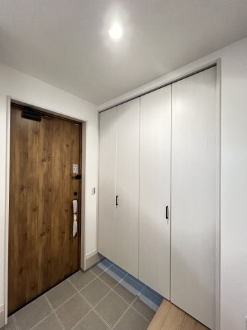 大和高田市大字西坊城全３区画　１号地の玄関|明るく開放的な内玄関