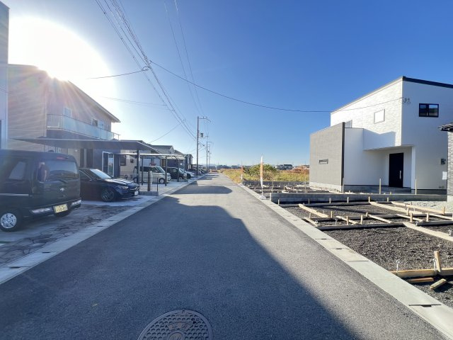 大和高田市大字西坊城全３区画　１号地の前面道路含む現地写真