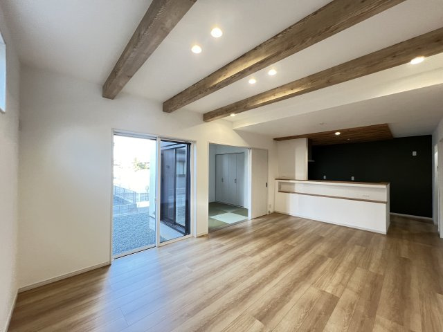 大和高田市大字西坊城全３区画　１号地の居間・リビング|団らんに嬉しい対面式システムキッチンのＬＤＫ１９帖