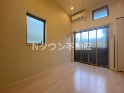 【居間・リビング】 | ロイヤルクレスト天塚町 | おしゃれな居間です