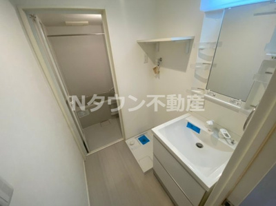 【独立洗面台】 | ロイヤルクレスト天塚町 | 朝の支度にも助かる、独立の洗髪洗面化粧台