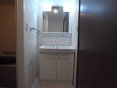 【洗面所】 | セラビーヌーベル | 明るい洗面所です