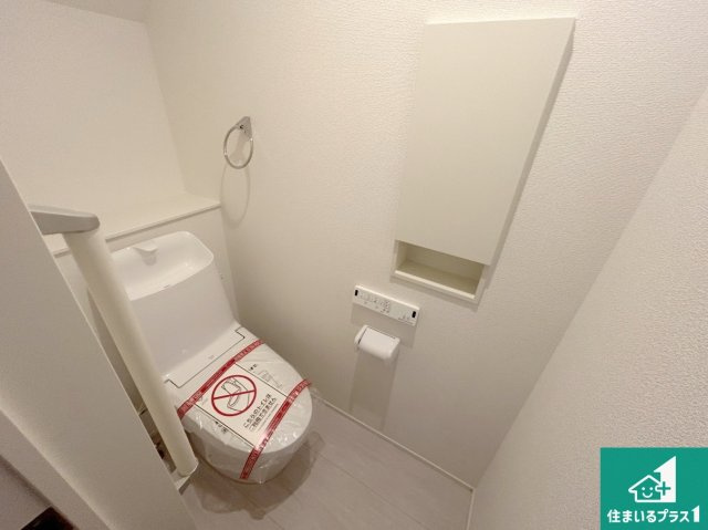 宝塚市中山五月台　新築一戸建てのトイレ|1・2階の2ヶ所にあるので、朝の忙しい時間の順番待ちもなく、深夜の利用にも大変便利です。