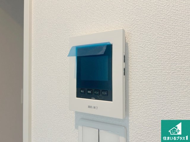 宝塚市中山五月台　新築一戸建ての防犯設備|カラーモニターインターホン！声だけでなく来訪者の姿や顔がモニターで確認できるので、小さなお子様がいらっしゃるご家庭でも安心できます！