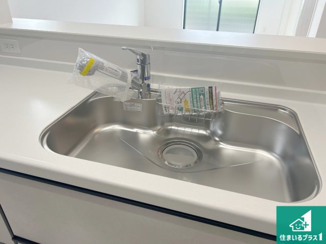 宝塚市中山五月台　新築一戸建ての設備|蛇口の先端に浄水器を内蔵しています！原水と浄水、お湯と冷水、シャワーの切替えがワンタッチなので用途によって使い分けられます。