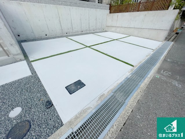 宝塚市中山五月台　新築一戸建ての駐車場|駐車スペース！散水栓があるので、こまめに愛車を洗えます！