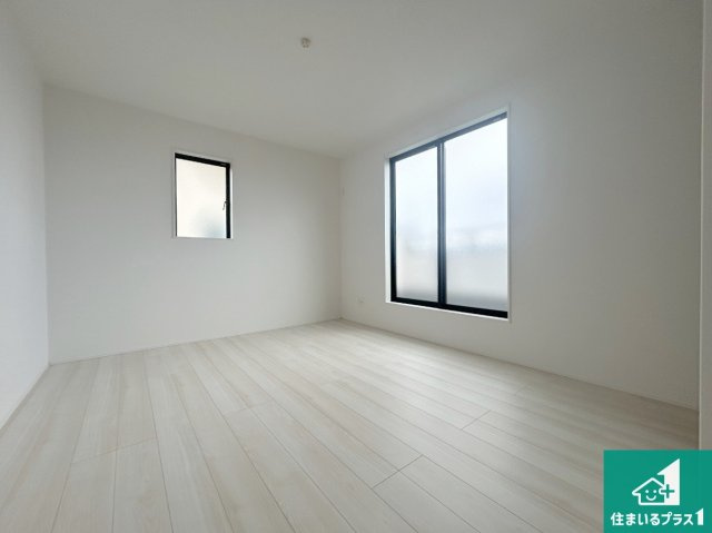 宝塚市中山五月台　新築一戸建ての洋室|シンプルな洋室は、自分好みのインテリアが楽しめます♪ご家族とインテリアや家具を選びに行くのは新築購入時の醍醐味の一つです。ぜひお楽しみください♪