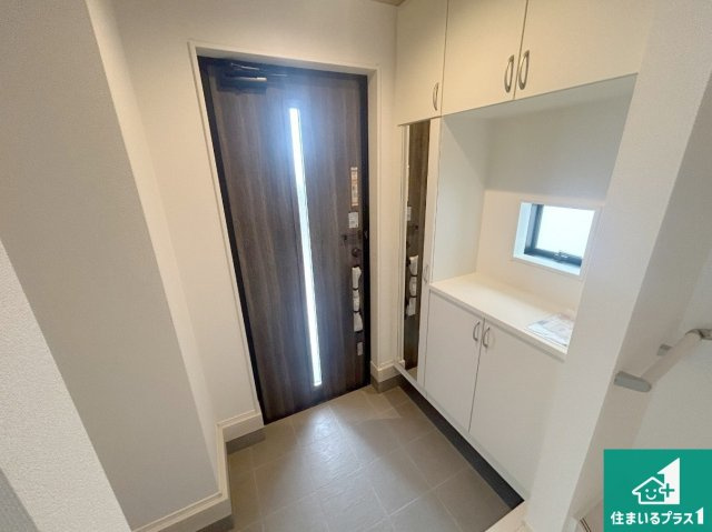 宝塚市中山五月台　新築一戸建ての玄関|シューズボックスにはたくさんの靴が収納できるので玄関周りはいつもスッキリ！ご家族が増えても安心！