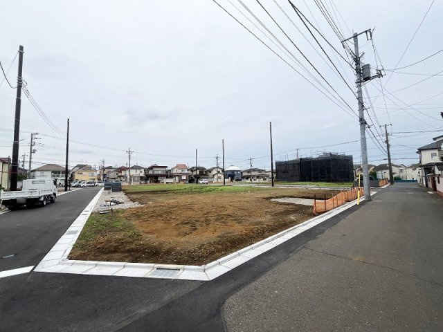 【外観】 | 新座市池田4丁目　建築条件付売地　全40区画　(保谷店) | 小学校まで徒歩8分　低学年のお子様も通学が安心です。