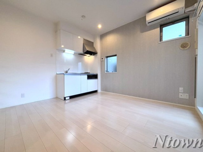 【居間・リビング】 | AbiskoⅡ | こちらのリビングで趣味の時間をお楽しみください