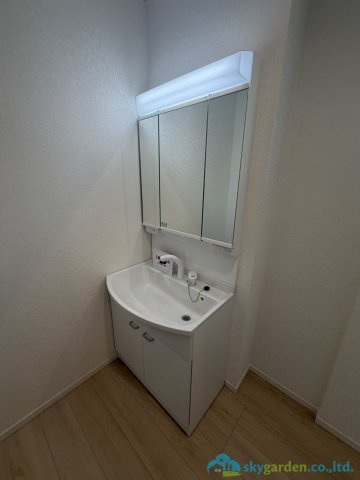 平塚市御殿第18Ⅱ期4棟　新築戸建　全8棟6号棟の独立洗面台