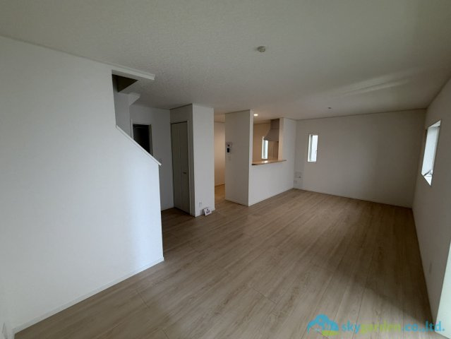平塚市御殿第18Ⅱ期4棟　新築戸建　全8棟6号棟の居間・リビング