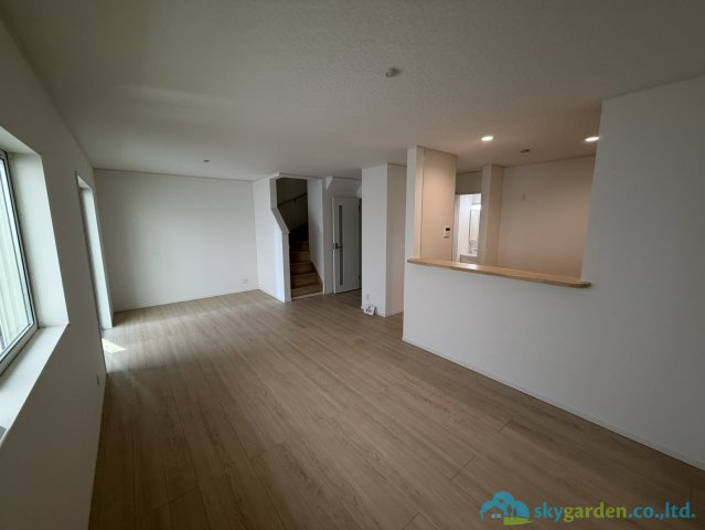 平塚市御殿第18Ⅱ期4棟　新築戸建　全8棟6号棟の居間・リビング